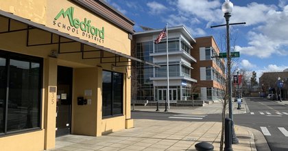 Southwest Oregon graduation rates improve, still trail state average