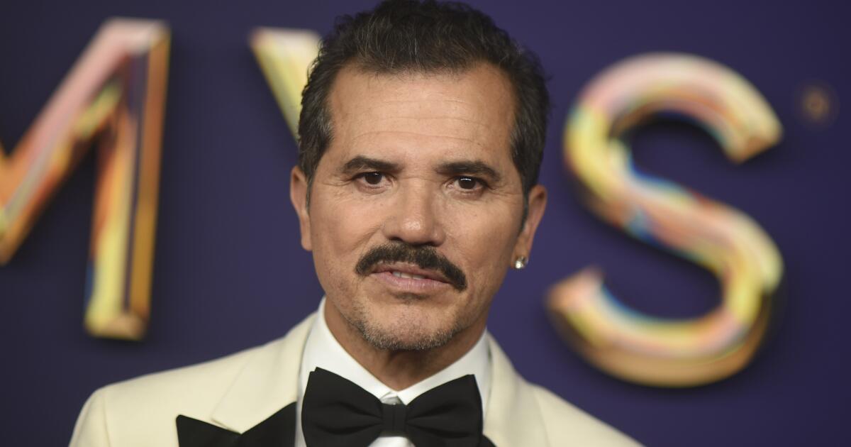 John Leguizamo wants nothing from ICE-supporting fans amid fatal crackdowns: 'Unfollow me'