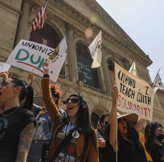 Art Institute of Chicago To Lay Off Entire Custodial Staff