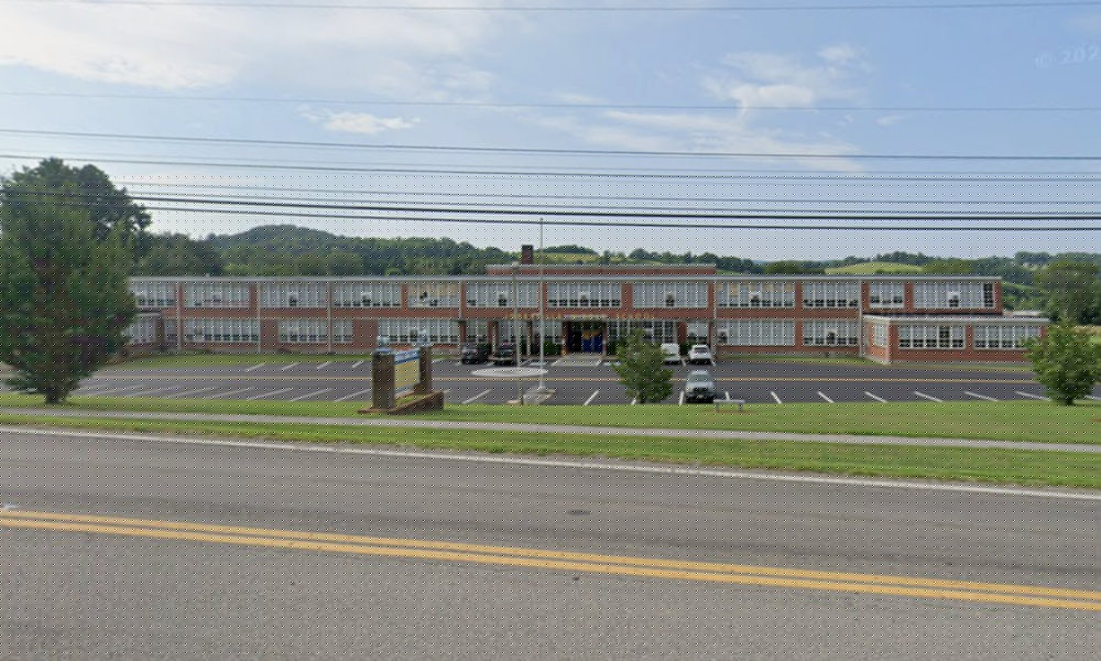 7th-grade student stabs teacher at Virginia middle school