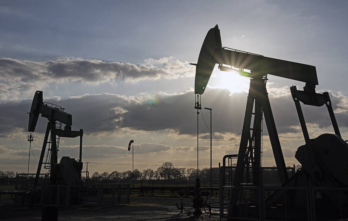 Brent oil on ICE climbs above $88 per barrel for first time since July 31