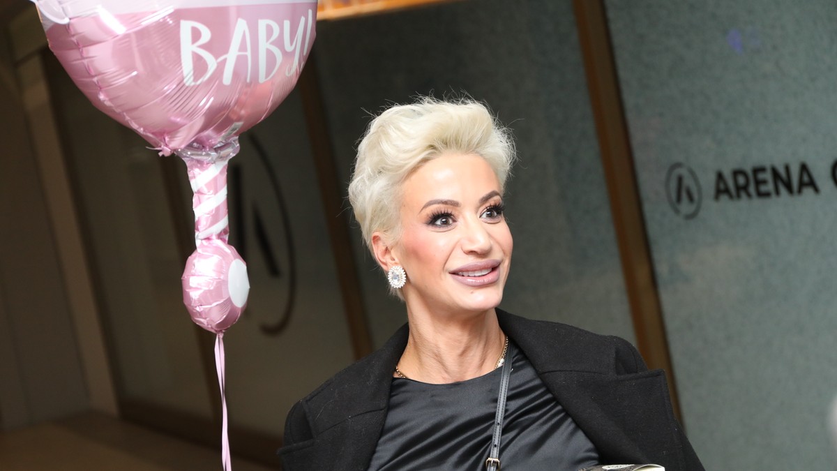 "KOLIKO MI SE NJIH UDVARALO, MALO SAM MOMAKA IMALA" Dušica Jakovljević slavi sa Amidžićem rođenje njegove ćerke: "Na poklon LOZA I BALON" (VIDEO)
