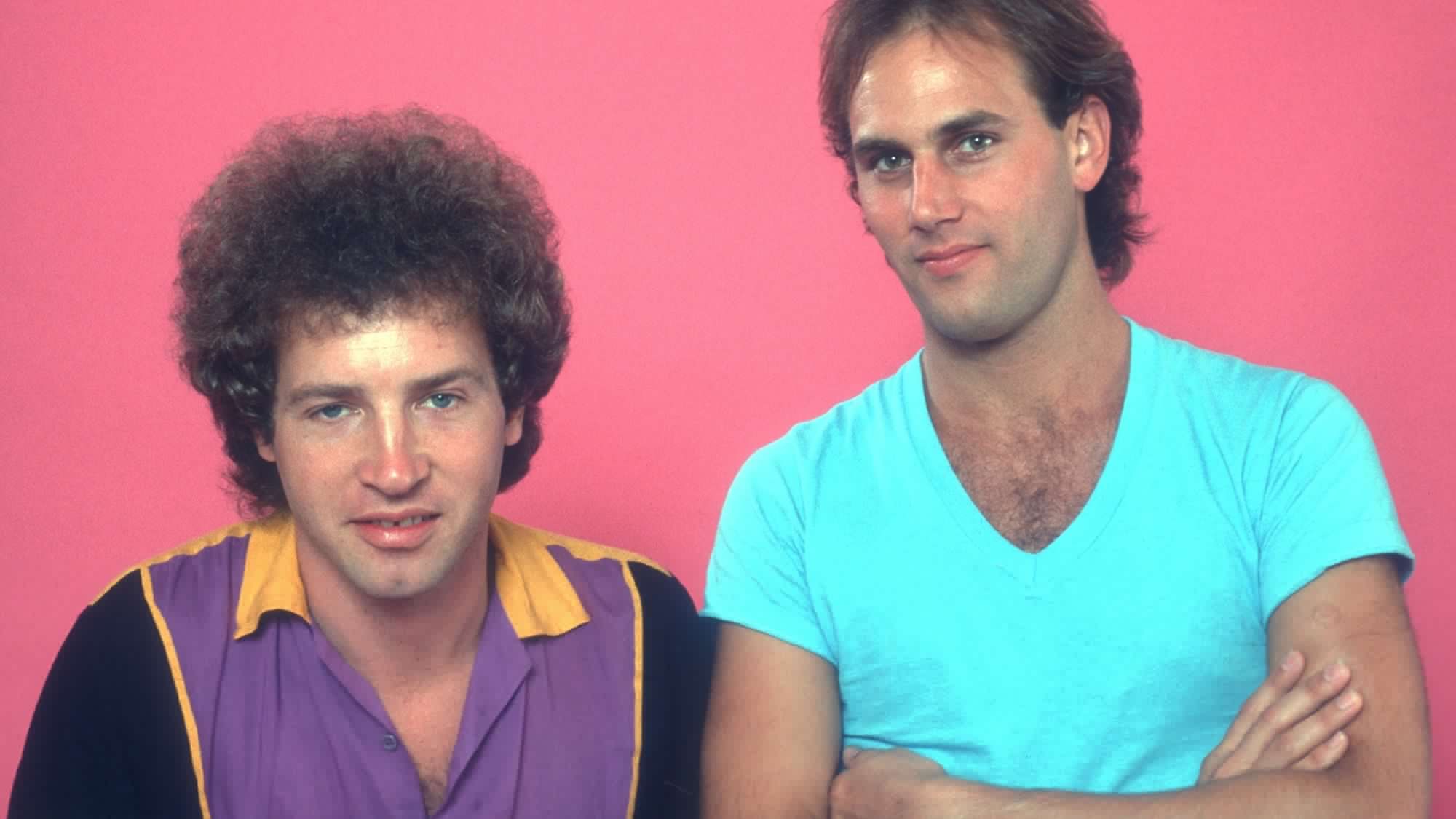 3 One-Hit Wonders From the 1980s I Remember Listening to on the Couch in the Summertime