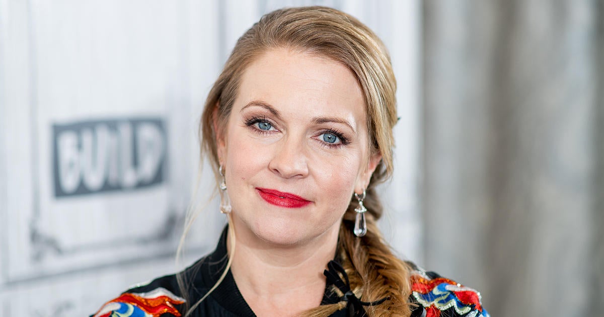‘Sabrina’ Star Melissa Joan Hart Mocked After Falling for $35 AI-Dress Scam
