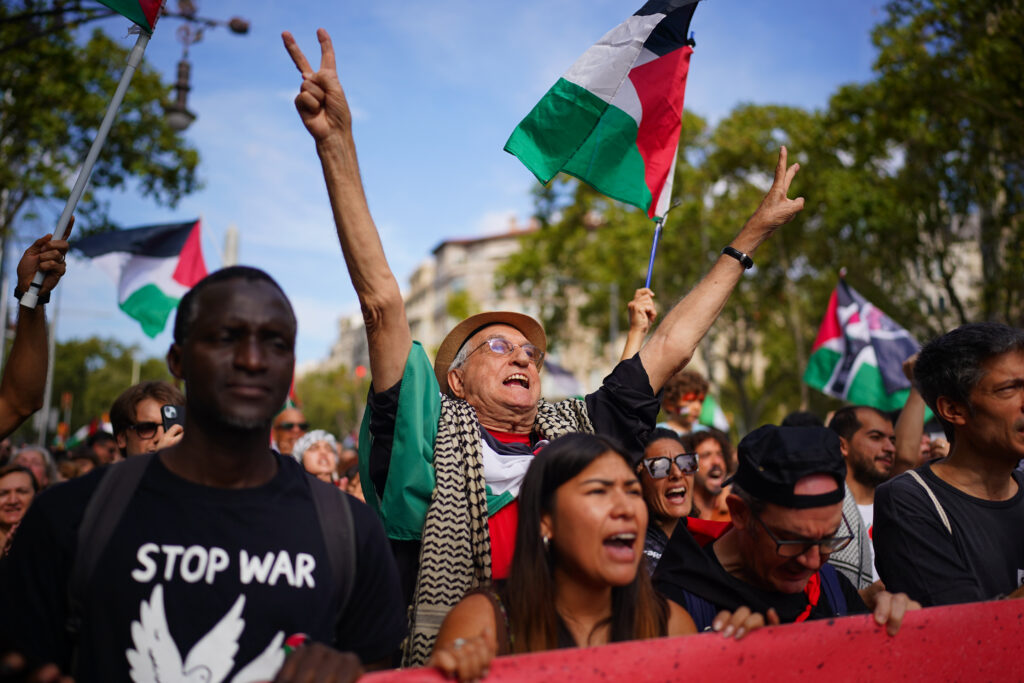 Les millors imatges de la multitudinària manifestació a Barcelona en suport de Palestina