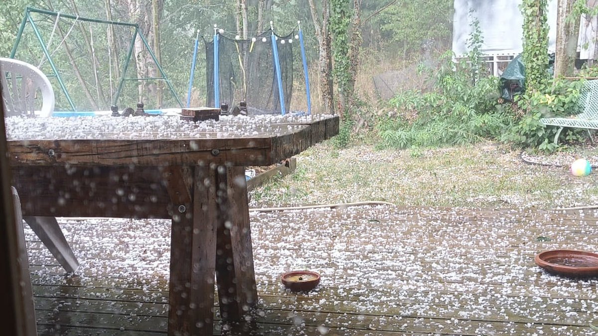 "Il est tombé par endroits l'équivalent de deux semaines de précipitations" : les orages éclatent en Ariège, certaines communes touchées par la grêle