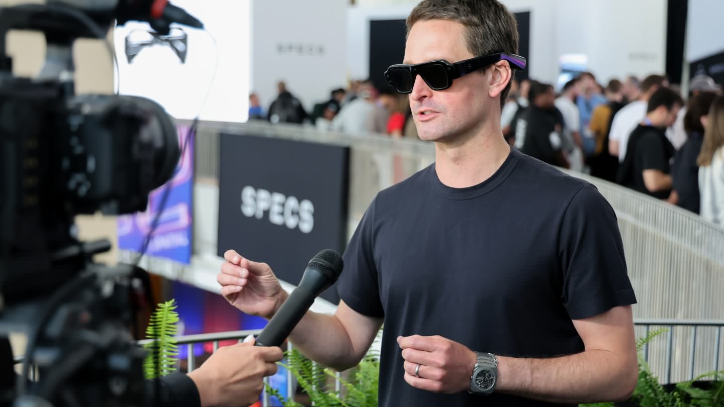 Snap CEO Sees New Wearable Glasses as “Largest Long-Term Opportunity”
