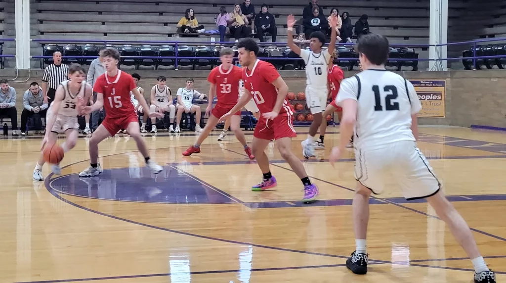 Galesburg Silver Streaks Boys Lose to Jacksonville at Taylorville