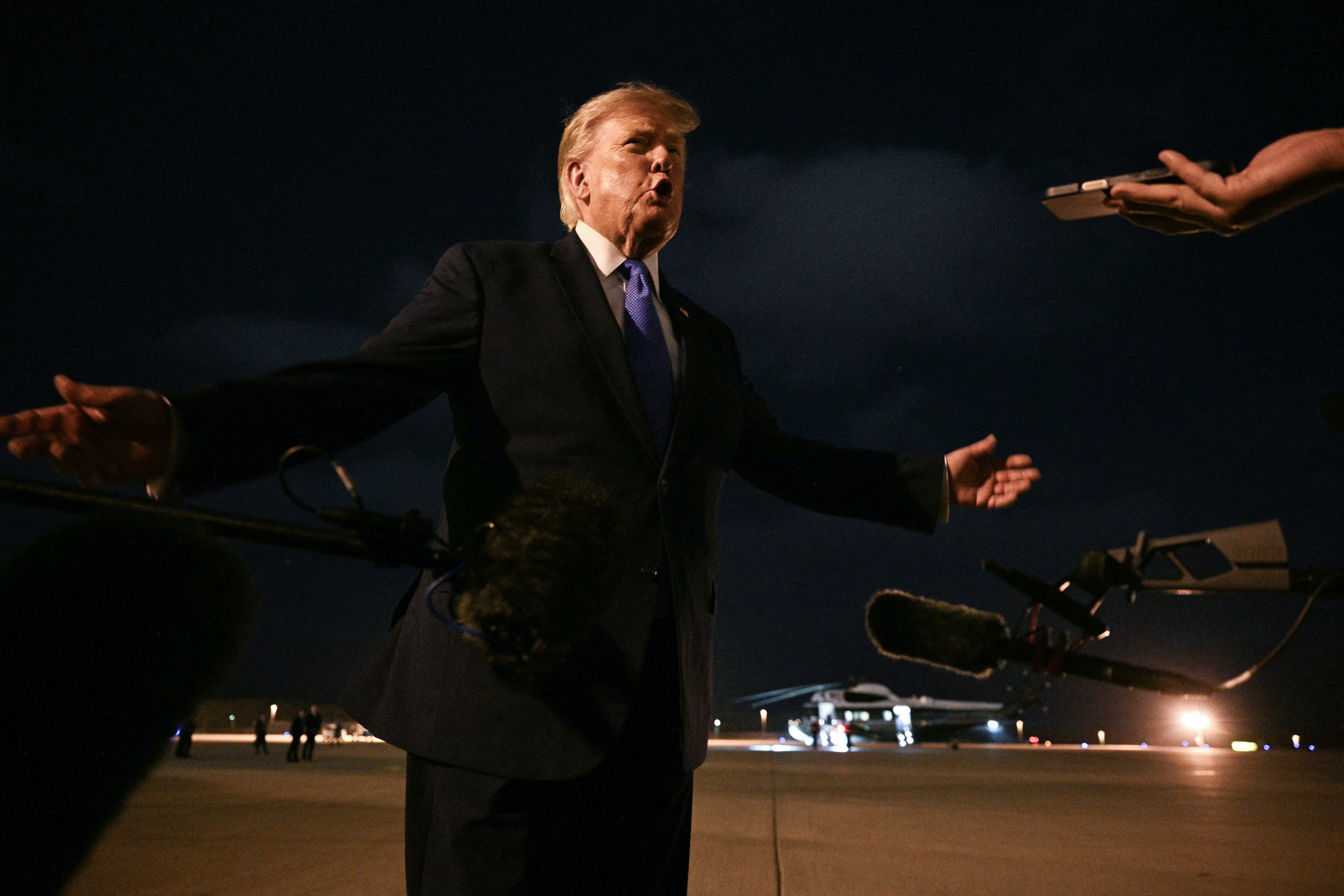 Acesso antecipado às publicações de Donal Trump na Truth Social levanta suspeitas em meio a enriquecimento; entenda