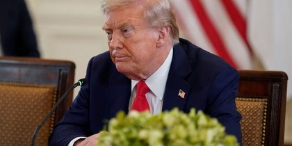 Trump uses photo of Dem senator to attack Alex Pretti after fatal DHS shooting