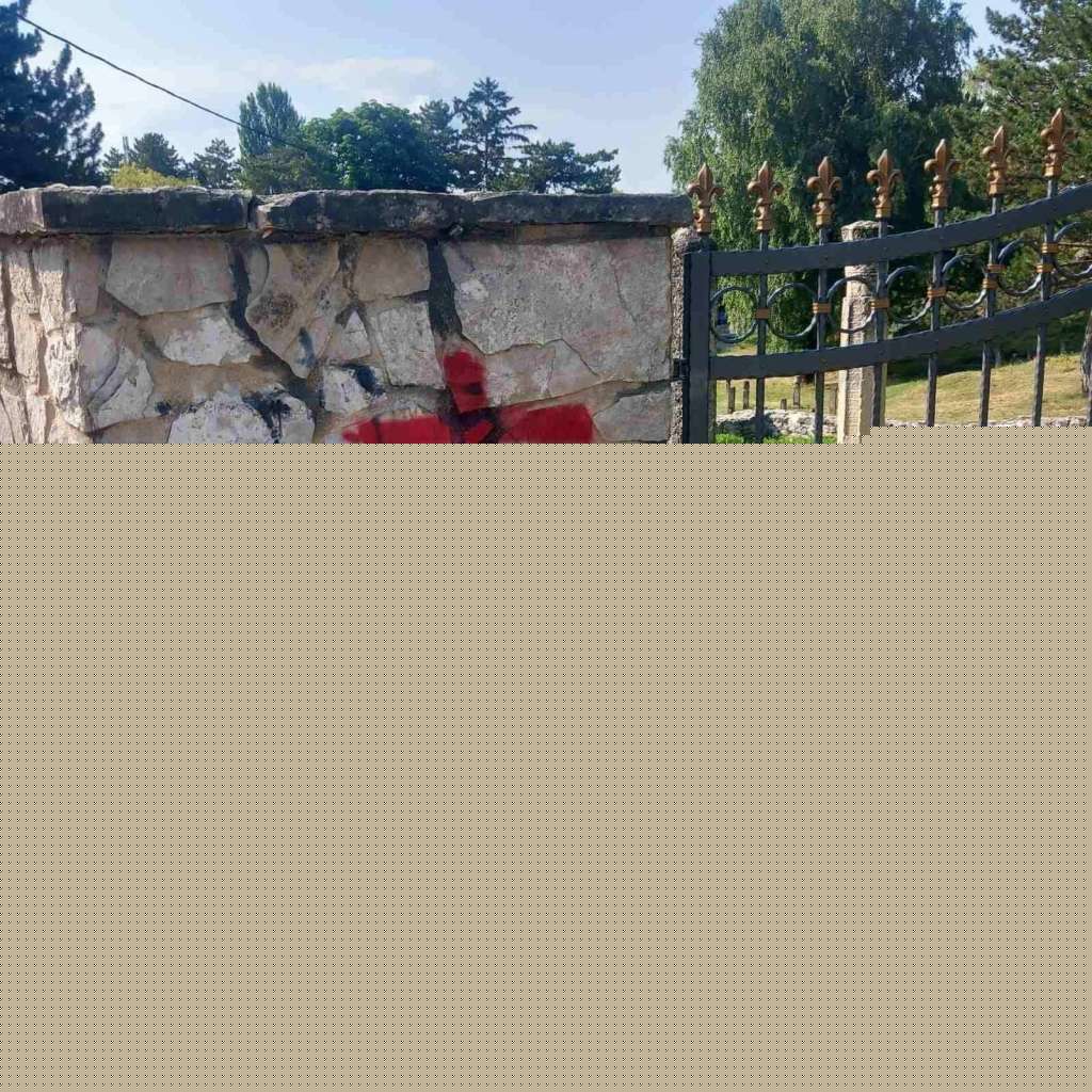 Muftijstvo mostarsko osudilo vandalizam i skrnavljenje mezarja u Livnu