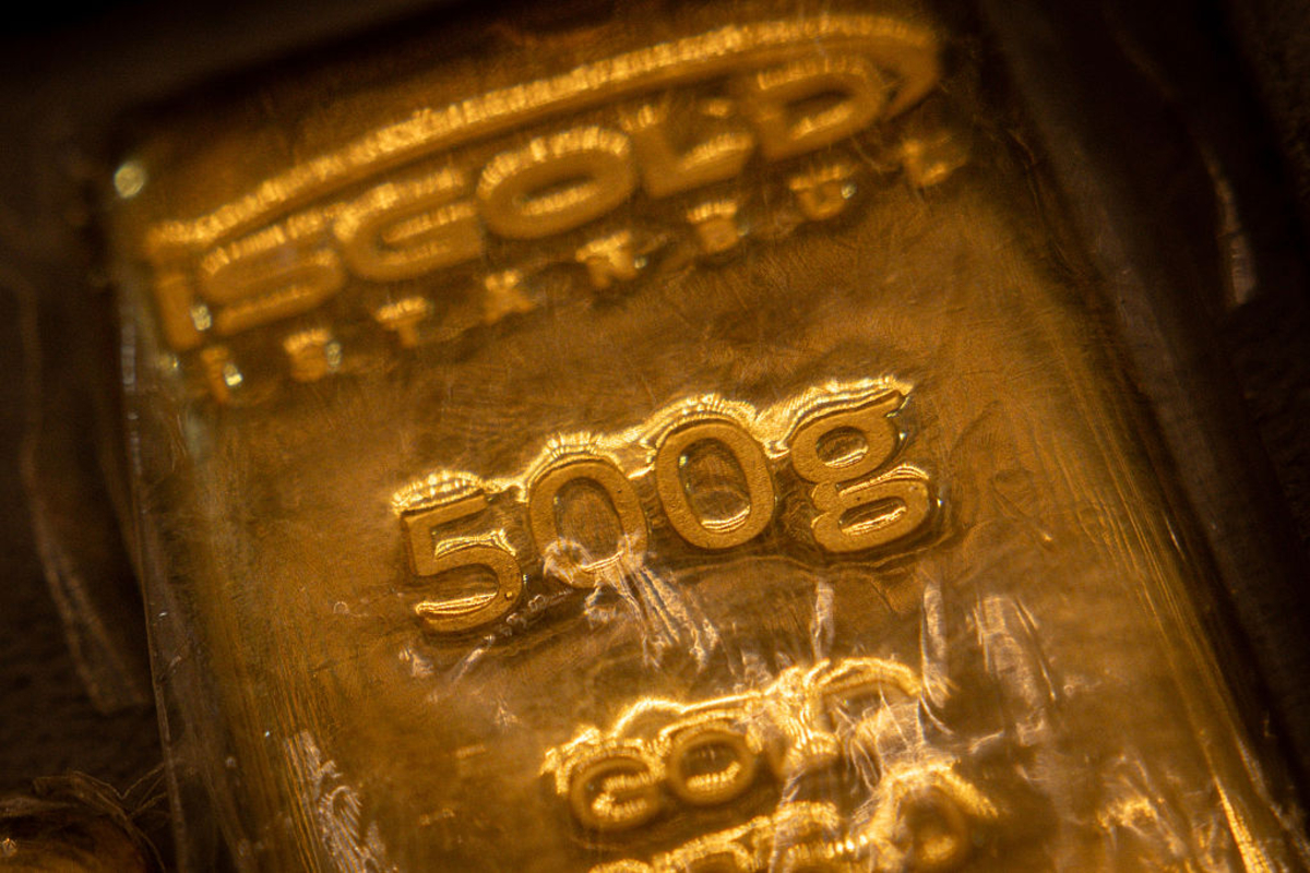 FTSE 100 Live: Gold rally eases; Trump warns UK on China trade
