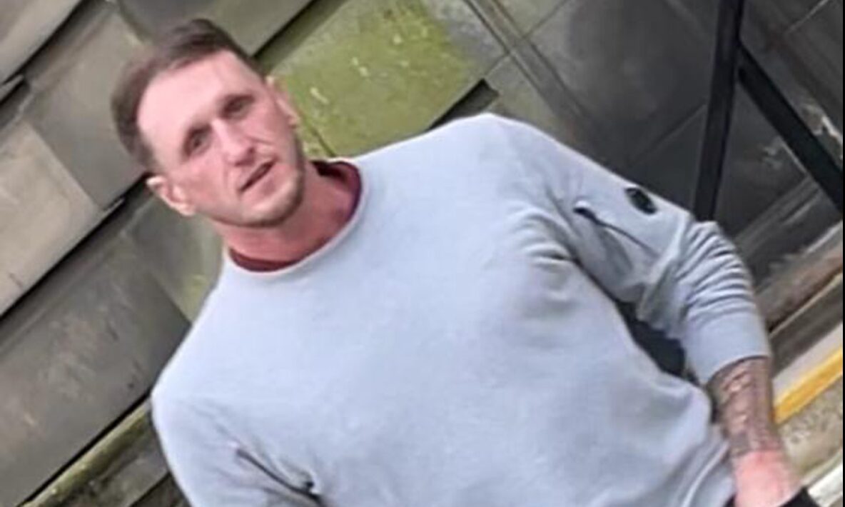 Jail for paint-hurling Kirkcaldy brute who choked partner with phone cable