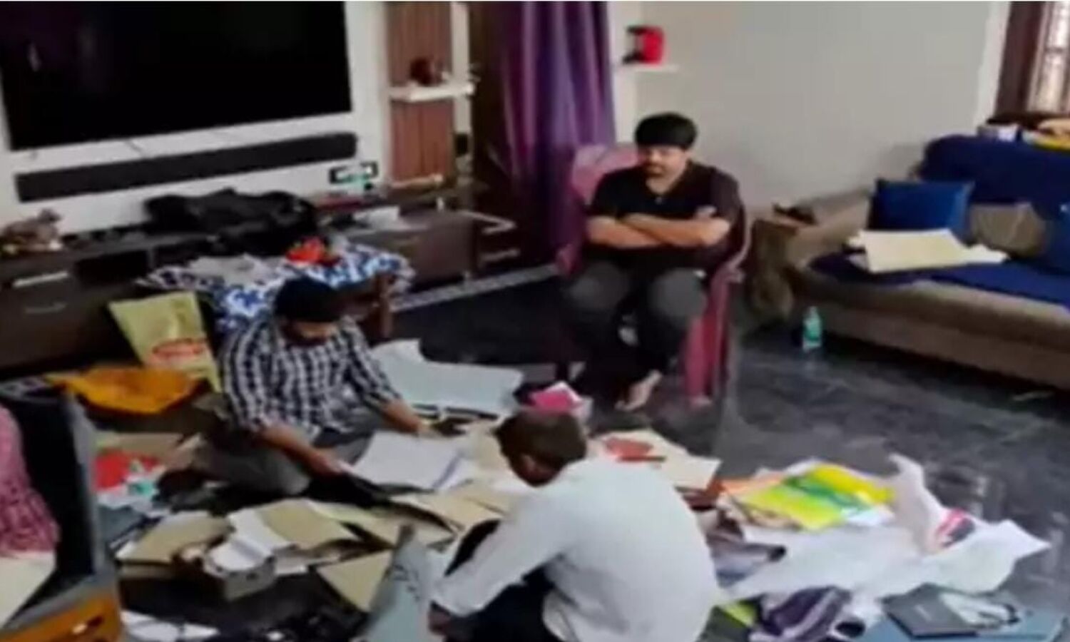 Multiple houses, gold and cash: ACB books Nandyal Sub-Registrar Office Senior Assistant in DA case