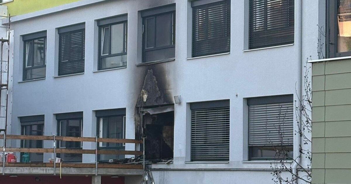 Millionenschaden - Brandstiftung in Mittelschule: Viele heiße Spuren