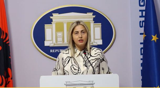VIDEO/ Zhupa denoncon situatën: Turizmi i boteve dhe shisheve! Saranda e Ksamili pa ujë në kulmin e sezonit turistik