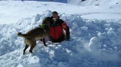 ⚠️ ALLERTA NEVE IN LOMBARDIA: Pericolo Valanghe “Marcato” su Orobie e Adamello. “Stabilità precaria, basta un passo falso”