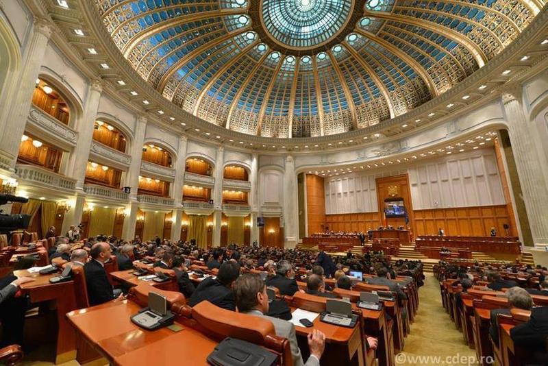 Ce categorii de demnitari trebuie să își declare averile. Proiectul adoptat de Camera Deputaților