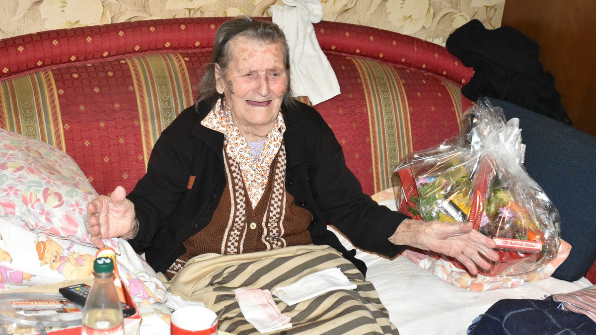 BAKA SLAVKA IZ ALEKSINCA PROSLAVILA 102. ROĐENDAN Za sve ove godine jednu stvar nikada nije promenila: Ovo je tajna njene dugovečnosti