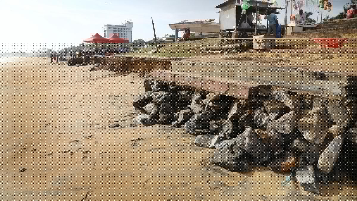 Heavy monsoon and sea surges batter Kollam beach
