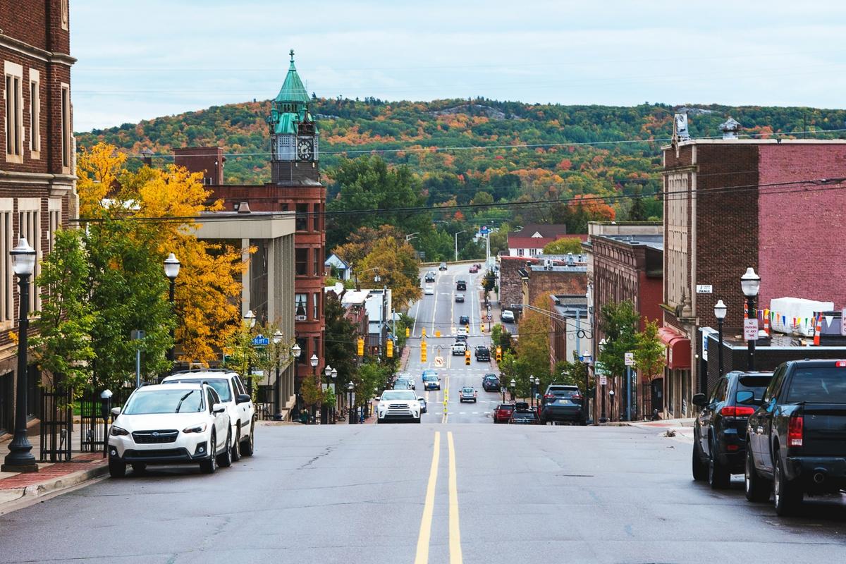 10 Michigan Towns Where Couples Can Live on Social Security