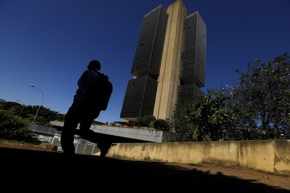 Qual deve ser o corte nos juros que o BC promete fazer em março? Analistas respondem