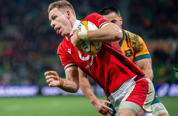 Newcastle sign Wales full-back Liam Williams on one-year deal