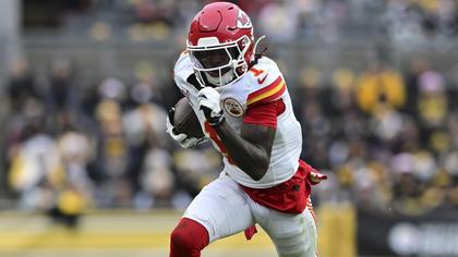 Chiefs Reportedly 'Optimistic' Xavier Worthy Will Play vs. Giants Amid Shoulder Injury