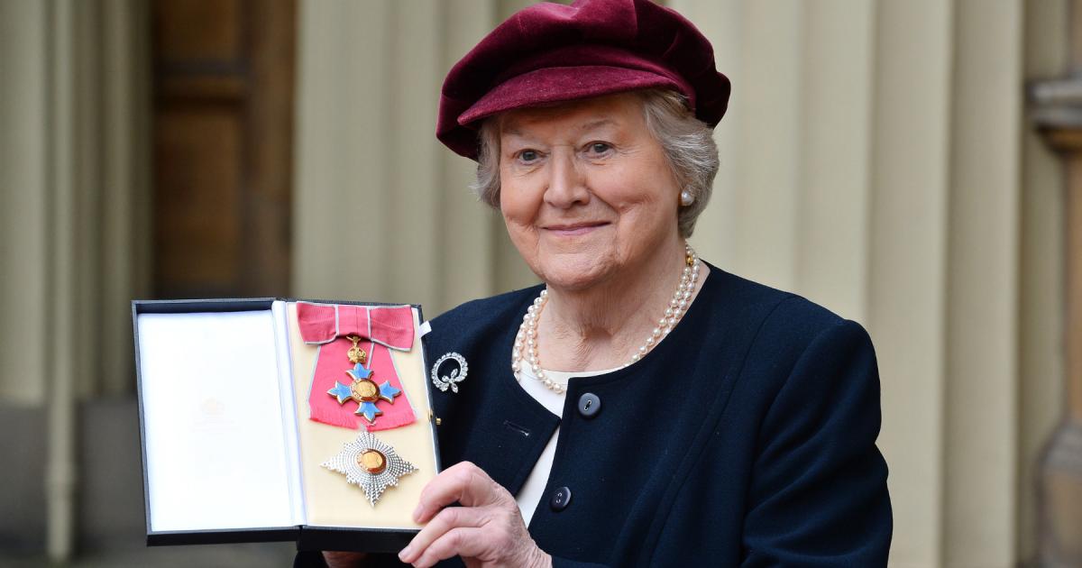 Patricia Routledge, star of Keeping Up Appearances, dies aged 96