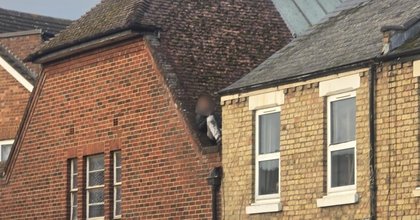 Emergency as Oxford road closed off and man spotted on Cowley Road roof
