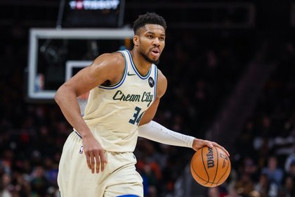 Comment on Giannis Antetokounmpo Intrigued By Wolves, Sixers? by cr4