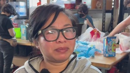 Oakland woman distributes meals to the homeless every week, alongside volunteers