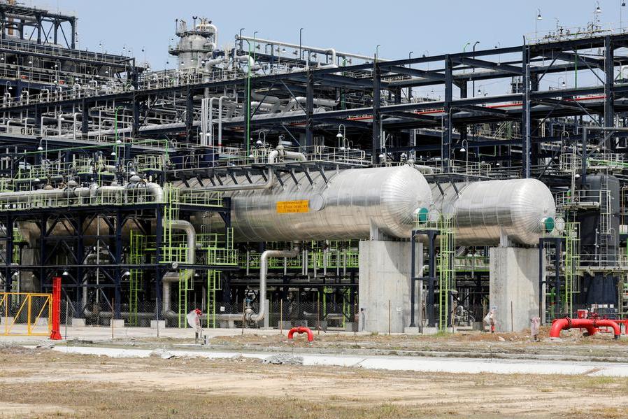 Nigeria's daily oil output plunged 16% during brief Dangote refinery strike