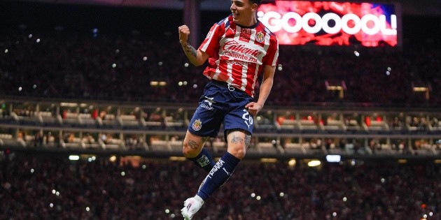 ¿Cuáles son las posibilidades de que Hugo Camberos emigre al extranjero?