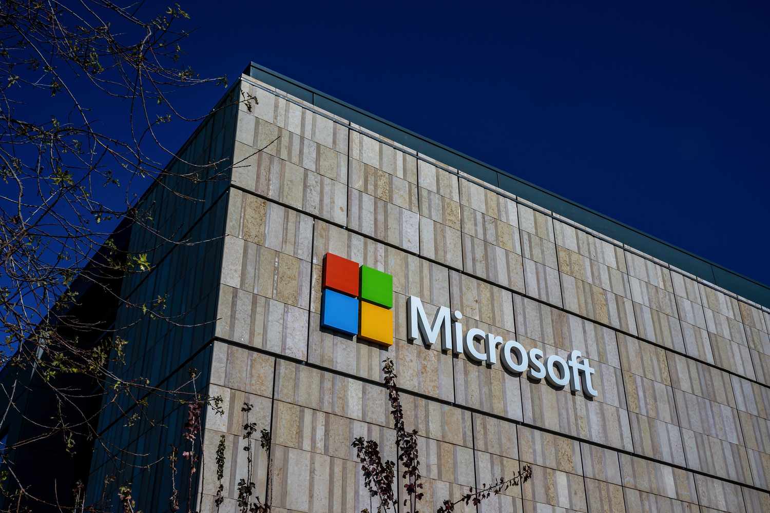 Microsoft Shares Plunge 10%, Wiping Out Nearly $360 Billion in Market Value
