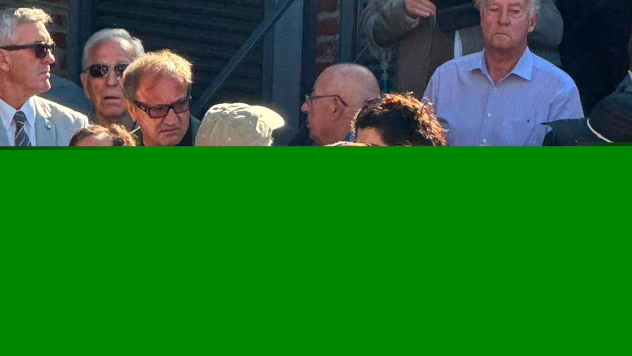 Meloni: 'Grave e vergognoso gesto della Cgil a commemorazione Marcinelle'. Landini: 'Non ci giriamo mai dall'altra parte'. Il sindacato belga: 'Siamo stati noi'