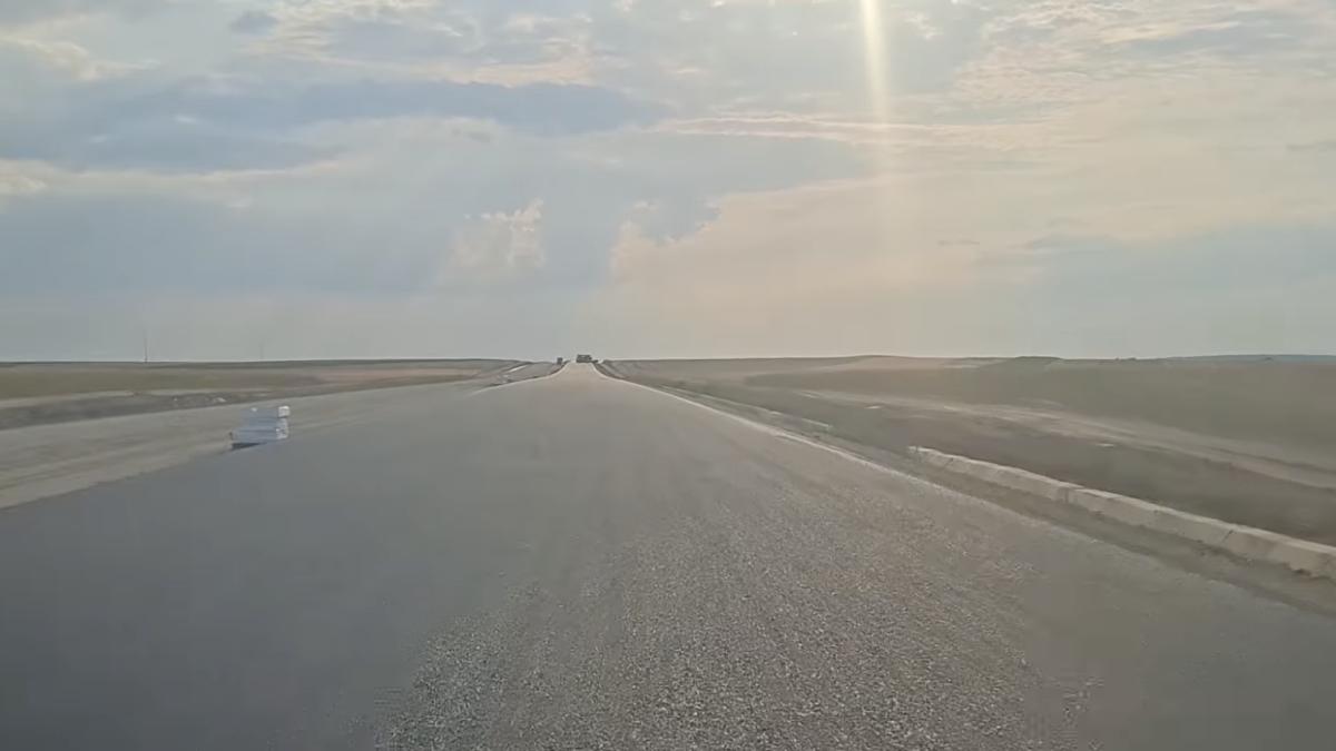 VIDEO Autostrada din România, construită de români, care va avea pistă de aterizare de urgență. ”Constructorul va reuși să facă românilor o surpriză frumoasă”