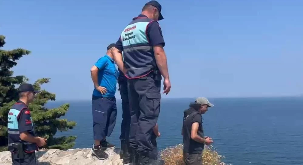 Mudanya'da heyelan paniği, yüzerken üzerlerine toprak kaydı