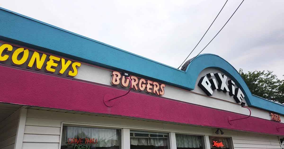 People Drive From All Over Michigan To Eat At This 1950s-Themed Burger Joint