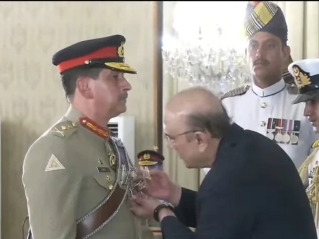 President Zardari confers Nishan-e-Imtiaz on National Strategic Command chief Gen Aamer Raza