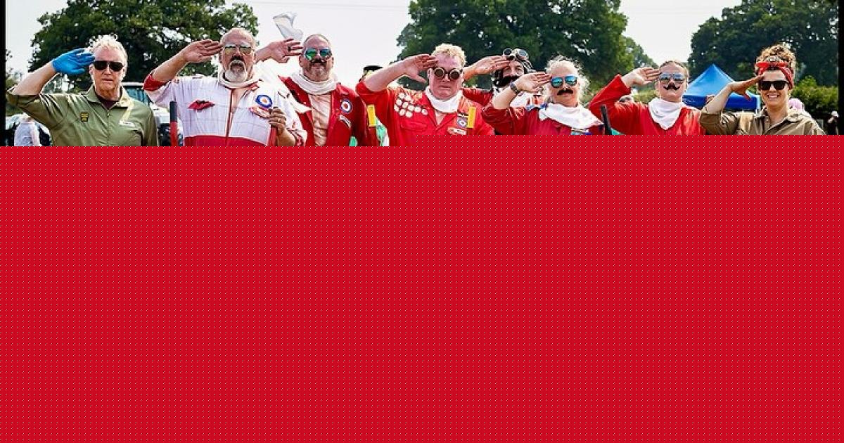Squad of wheelbarrows set replace cancelled Red Arrows