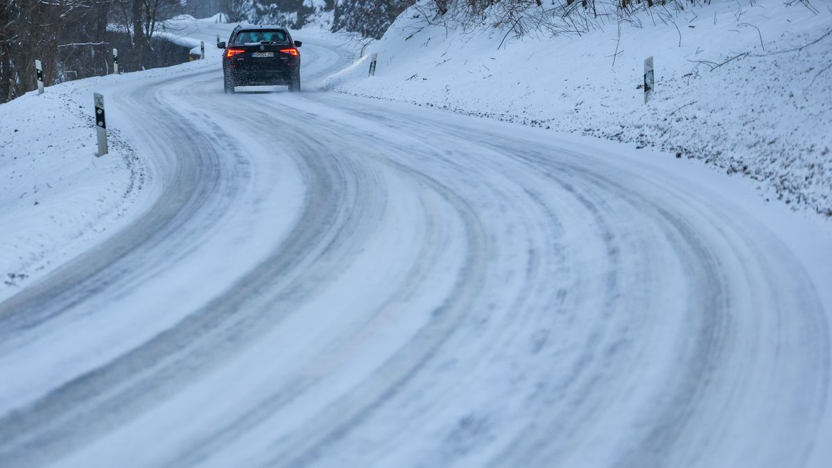 Wetter in Deutschland: Glatteis sorgt für rutschige Straßen
