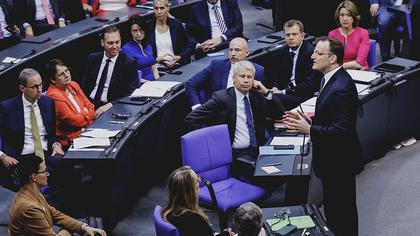 Verfassungsrichterwahl für den 25. September geplant: Spahn verspricht Unterstützung für SPD-Kandidatin Emmenegger