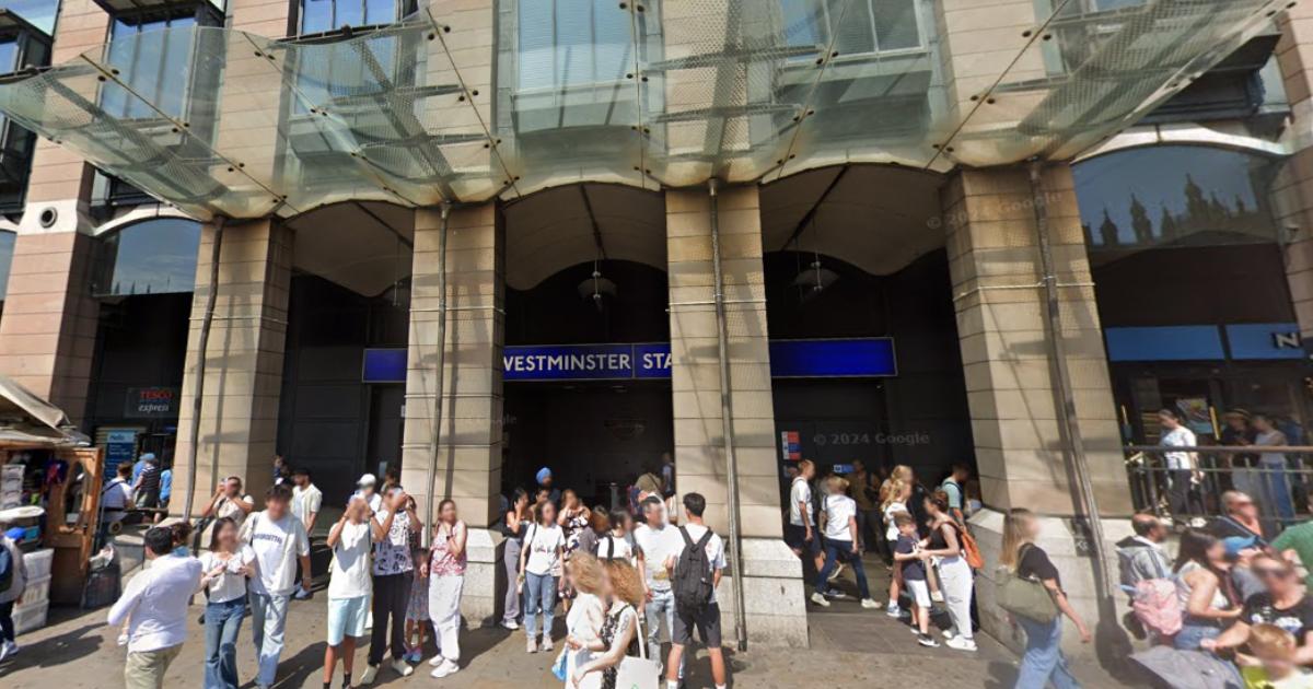 Commuters forced to evacuate busy London station at rush hour due to 'emergency'