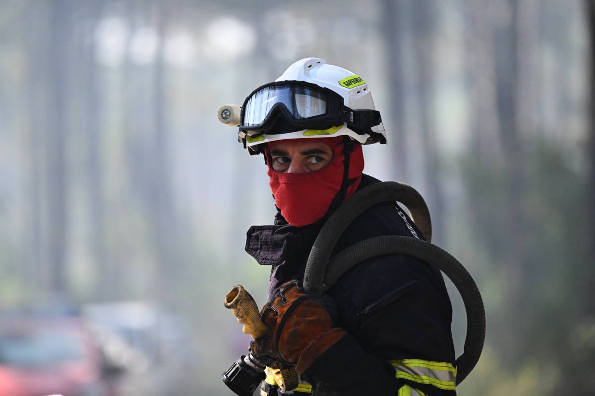France orders 4,000 more evacuated as fires displace a third of a million across south-west Europe