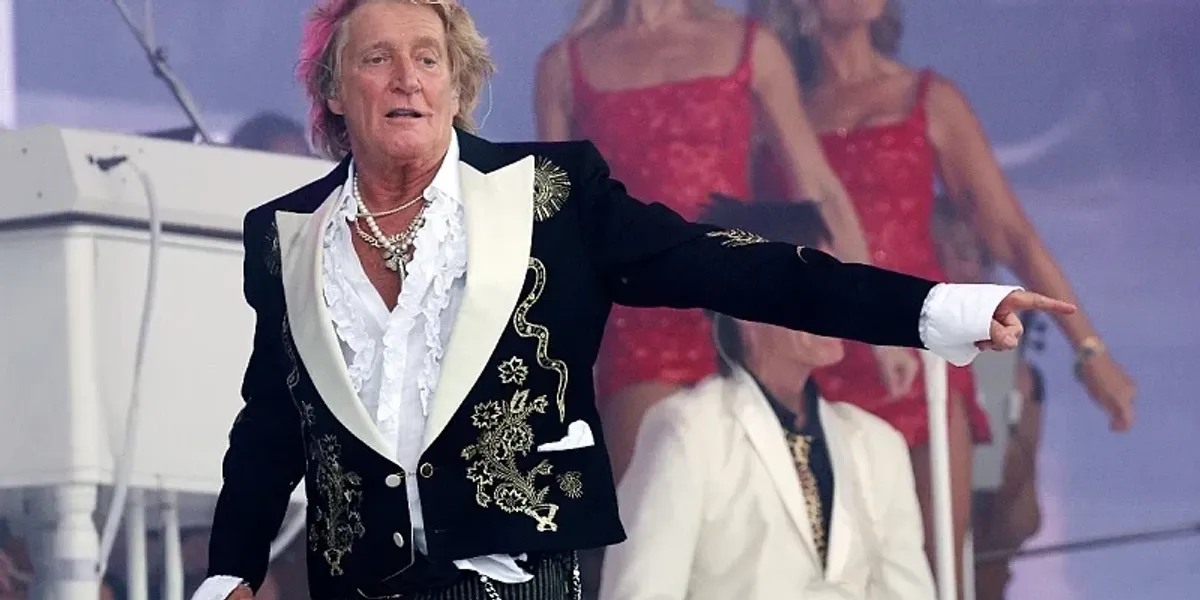 Rod Stewart anuloi një koncert tjetër disa orë para fillimit, iu nënshtrua një operacioni të paparashikuar