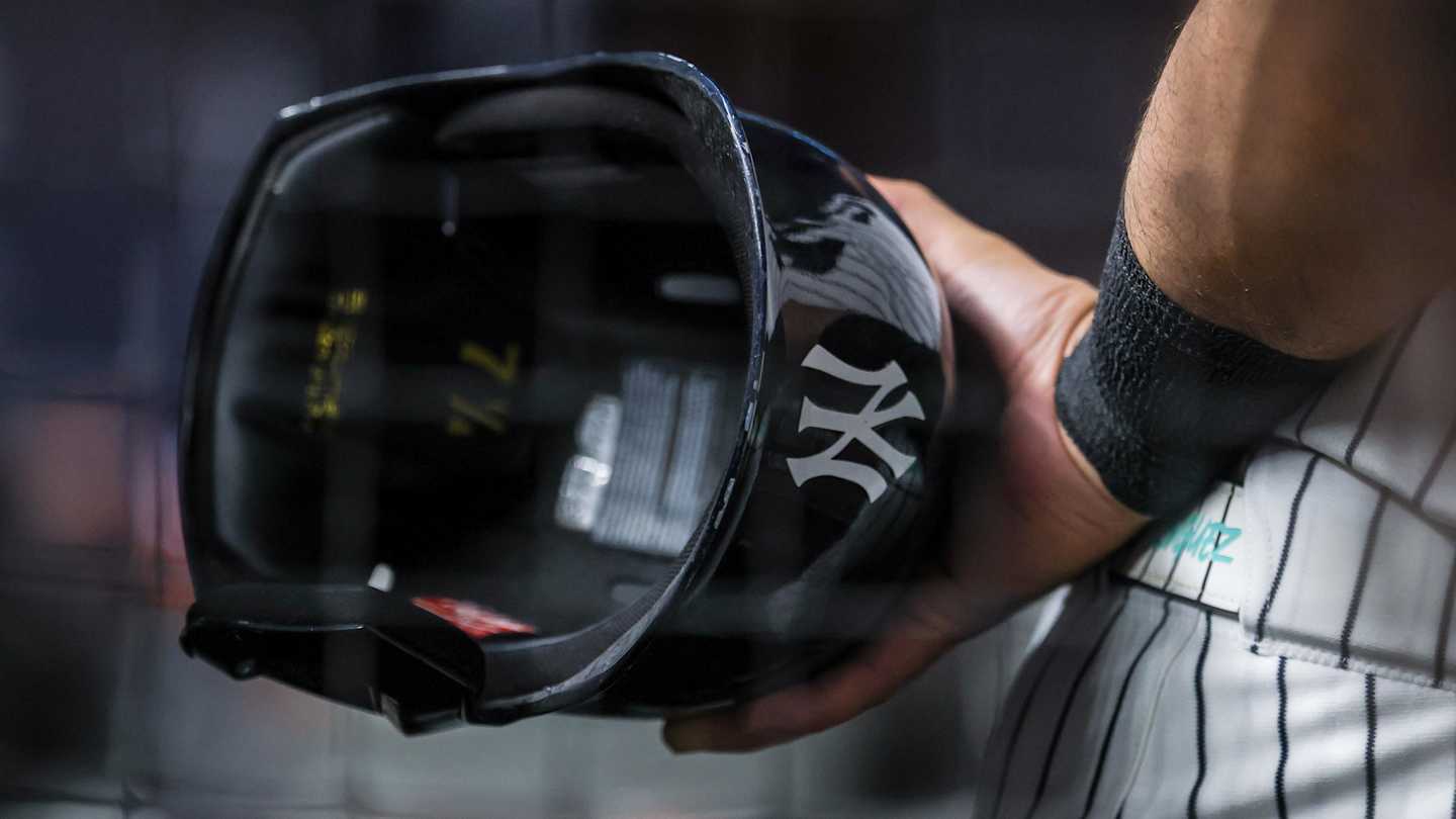 Yankees bizarrely flip script, re-sign top international prospect after broken pledge