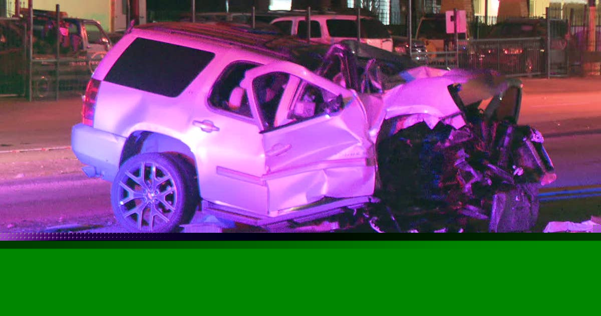 1 dead in Dallas after SUV crashes into utility pole