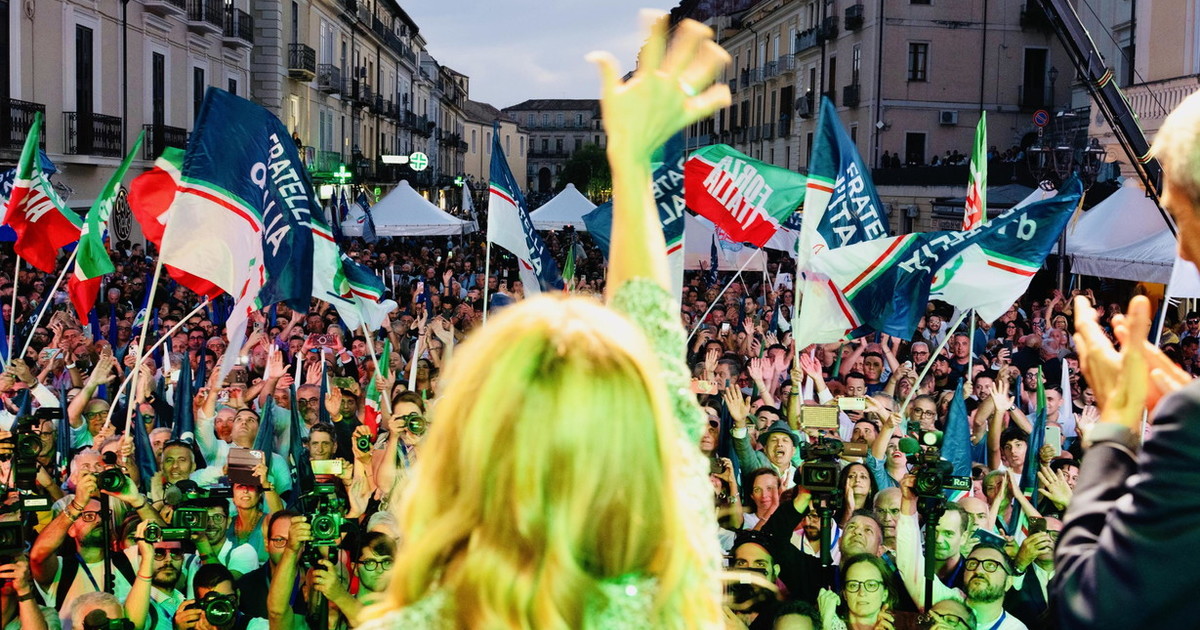Sondaggio supermedia, FdI in orbita e altra "legnata" alla sinistra: le cifre