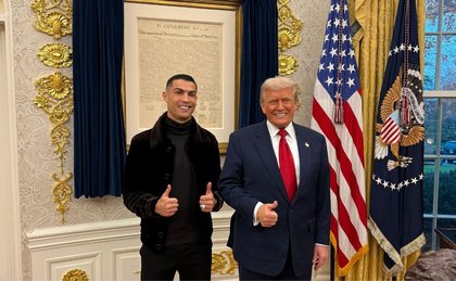 Trump colgó una foto con Cristiano Ronaldo en una pared de la Casa Blanca